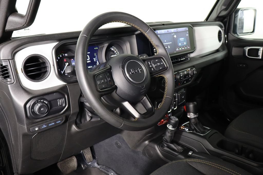 Used 2024 Jeep Wrangler Unlimited AWD/4WD image 17