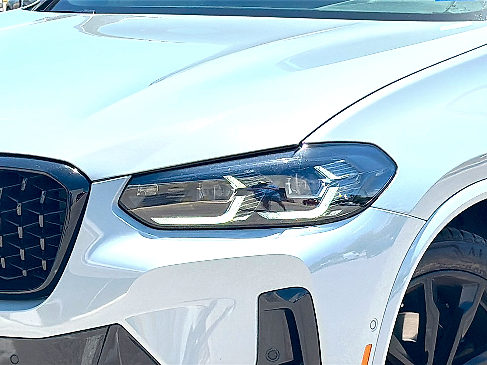Used 2023 BMW X4 xDrive30i w/ M Sport Package AWD/4WD image 4