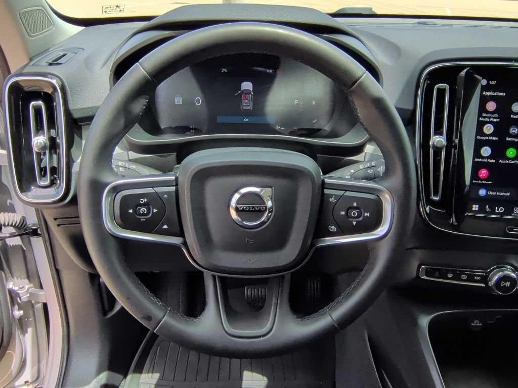 Used 2025 Volvo XC40 B5 Plus AWD/4WD image 17