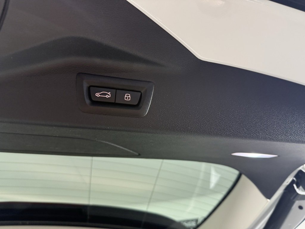 Used 2025 BMW X7 xDrive40i image 11