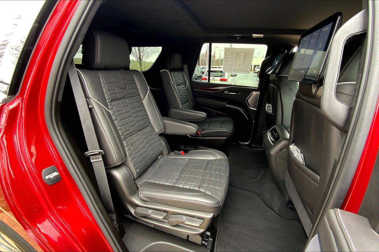 Used 2021 Cadillac Escalade Premium Luxury Platinum w/ Heavy-Duty Trailer Package AWD/4WD image 24