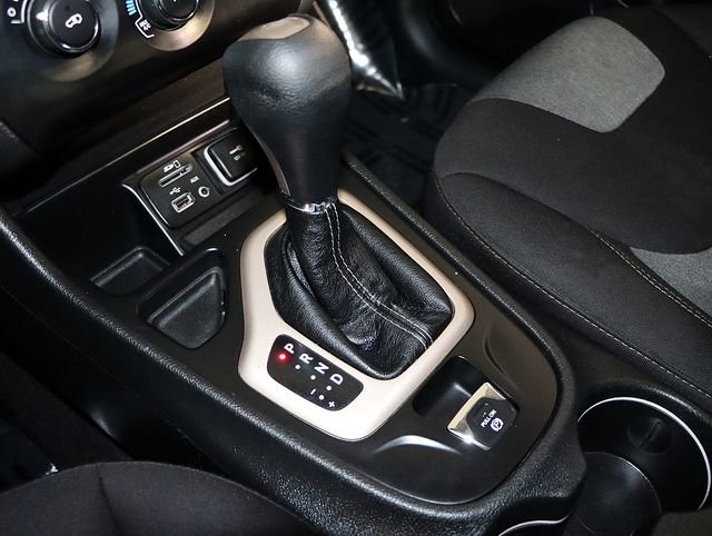 Used 2017 Jeep Cherokee Sport image 21