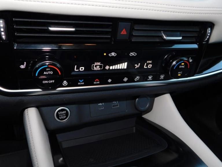 Used 2023 Nissan Rogue SL w/ SL Premium Package image 22