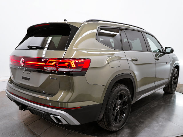 Used 2025 Volkswagen Atlas Peak Edition SE AWD/4WD image 6