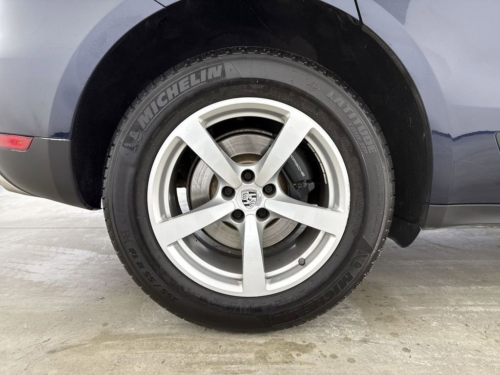 Certified 2018 Porsche Macan image 16