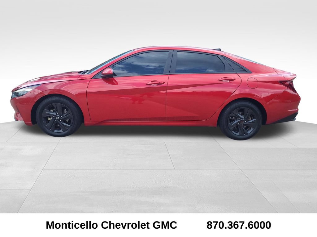Used 2022 Hyundai Elantra SEL w/ Preferred Accessory Package FWD image 4