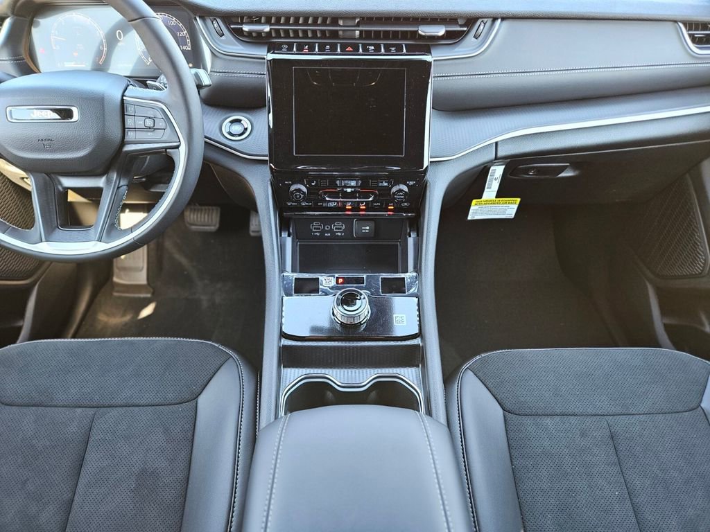 New 2025 Jeep Grand Cherokee Altitude image 13