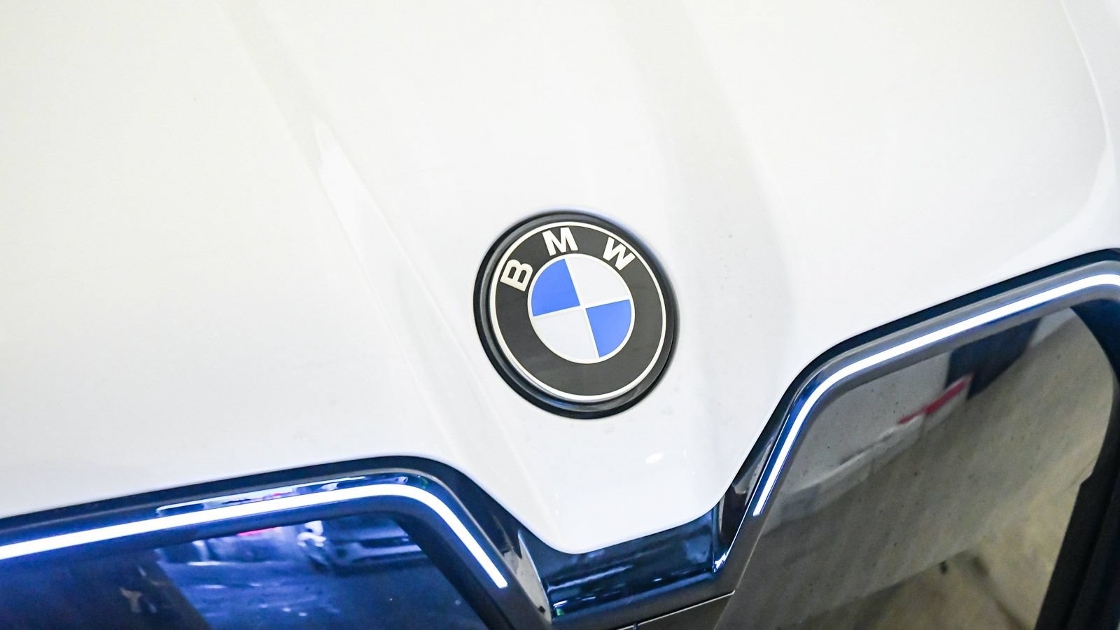 New 2026 BMW iX xDrive45 w/ M Sport Package AWD/4WD image 8