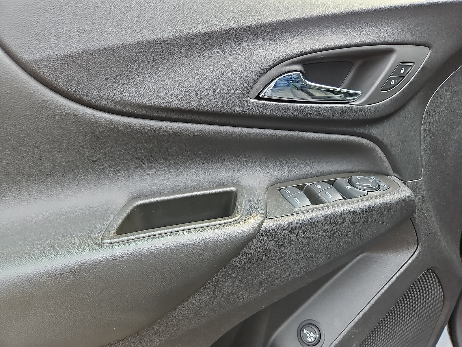 Used 2024 Chevrolet Equinox LT FWD image 12