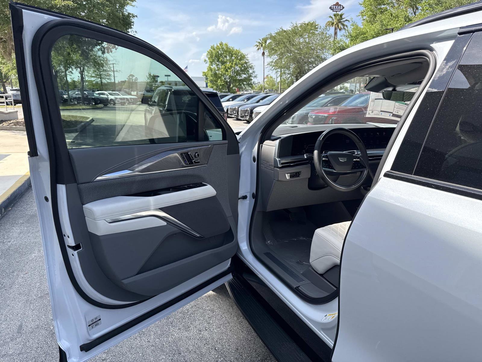 New 2026 Cadillac Escalade IQL Sport 1 w/ LPO, Floor Liner Package AWD/4WD image 19