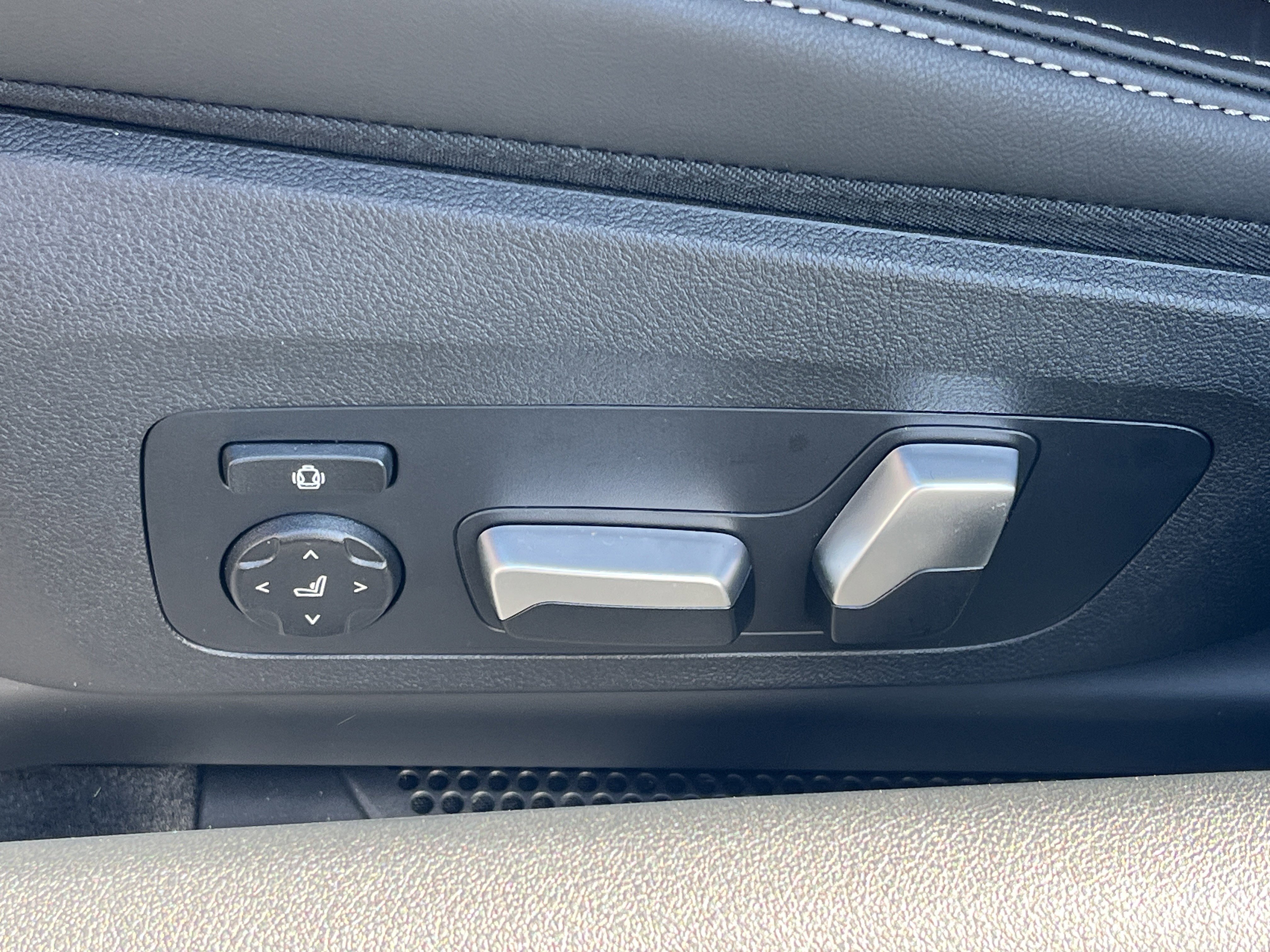 New 2026 BMW 840i Convertible image 18