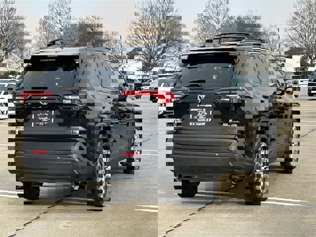 Used 2023 Toyota RAV4 XLE Premium image 4