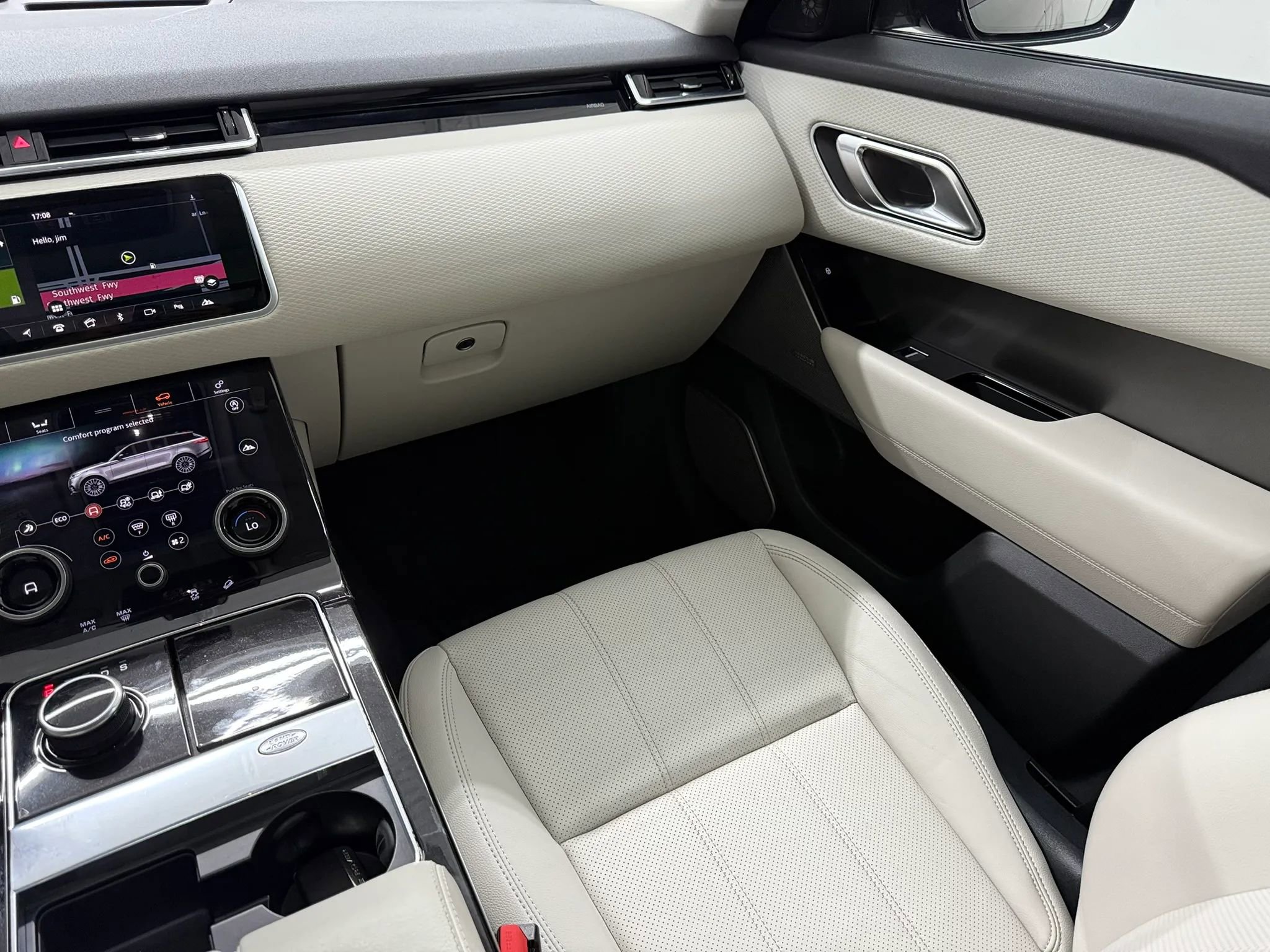 Used 2018 Land Rover Range Rover Velar R-Dynamic SE image 31