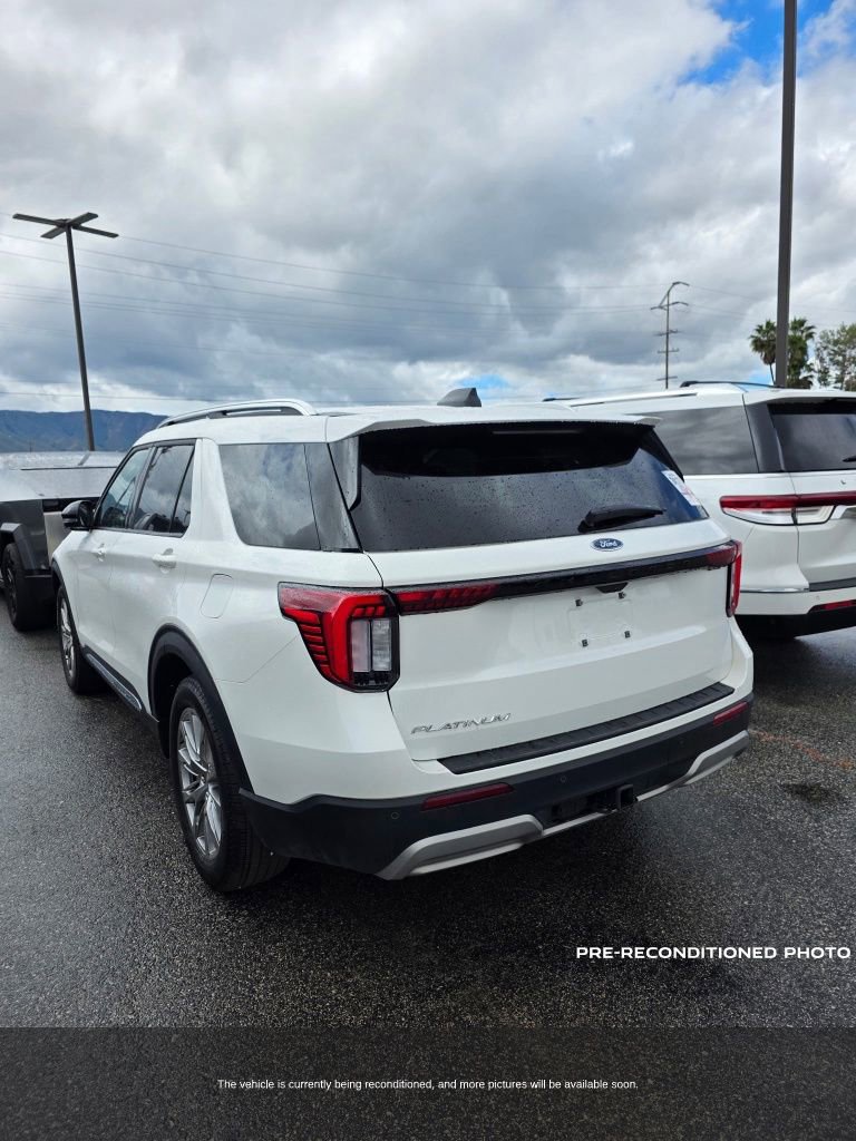Used 2025 Ford Explorer Platinum RWD image 4