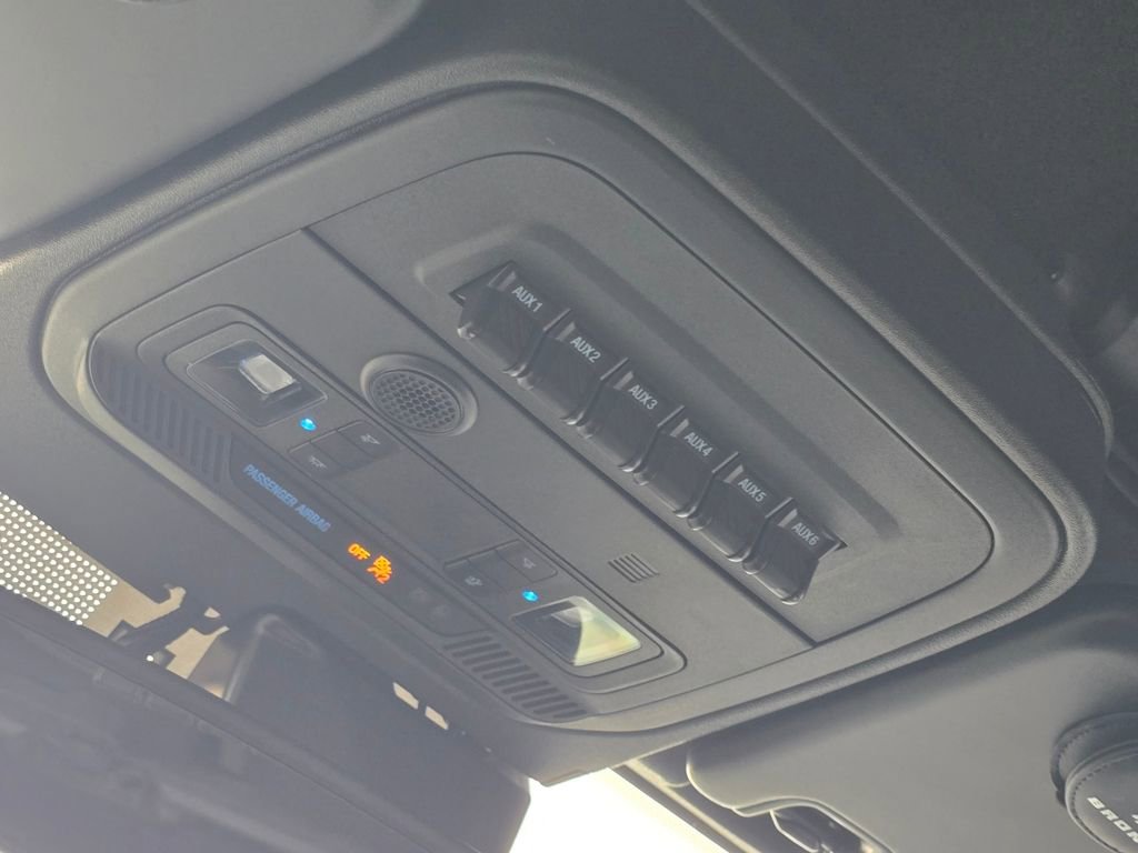 Used 2024 Ford Bronco Everglades image 32