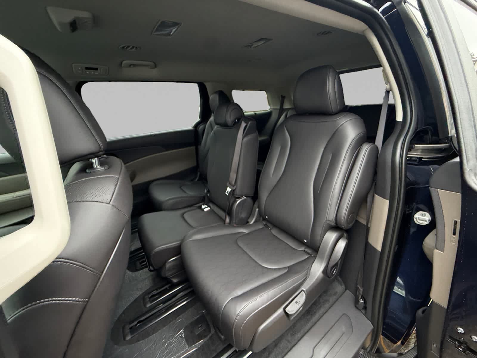New 2027 Kia Carnival EX FWD image 21