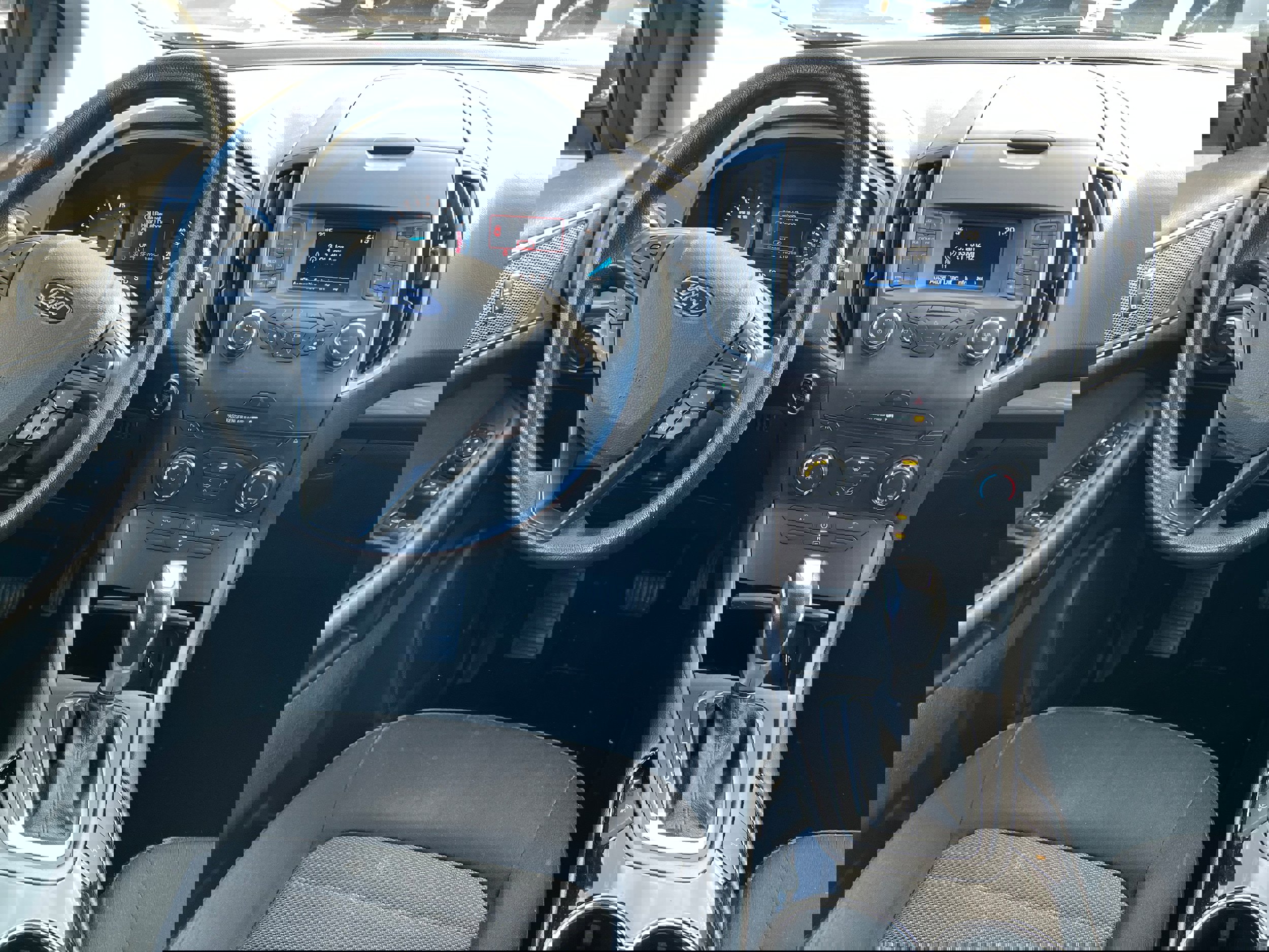 Used 2018 Ford Edge SE image 16