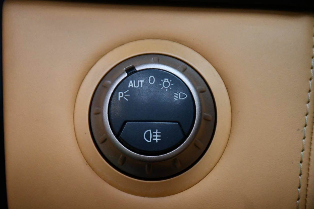 Used 2014 Ferrari California RWD image 31