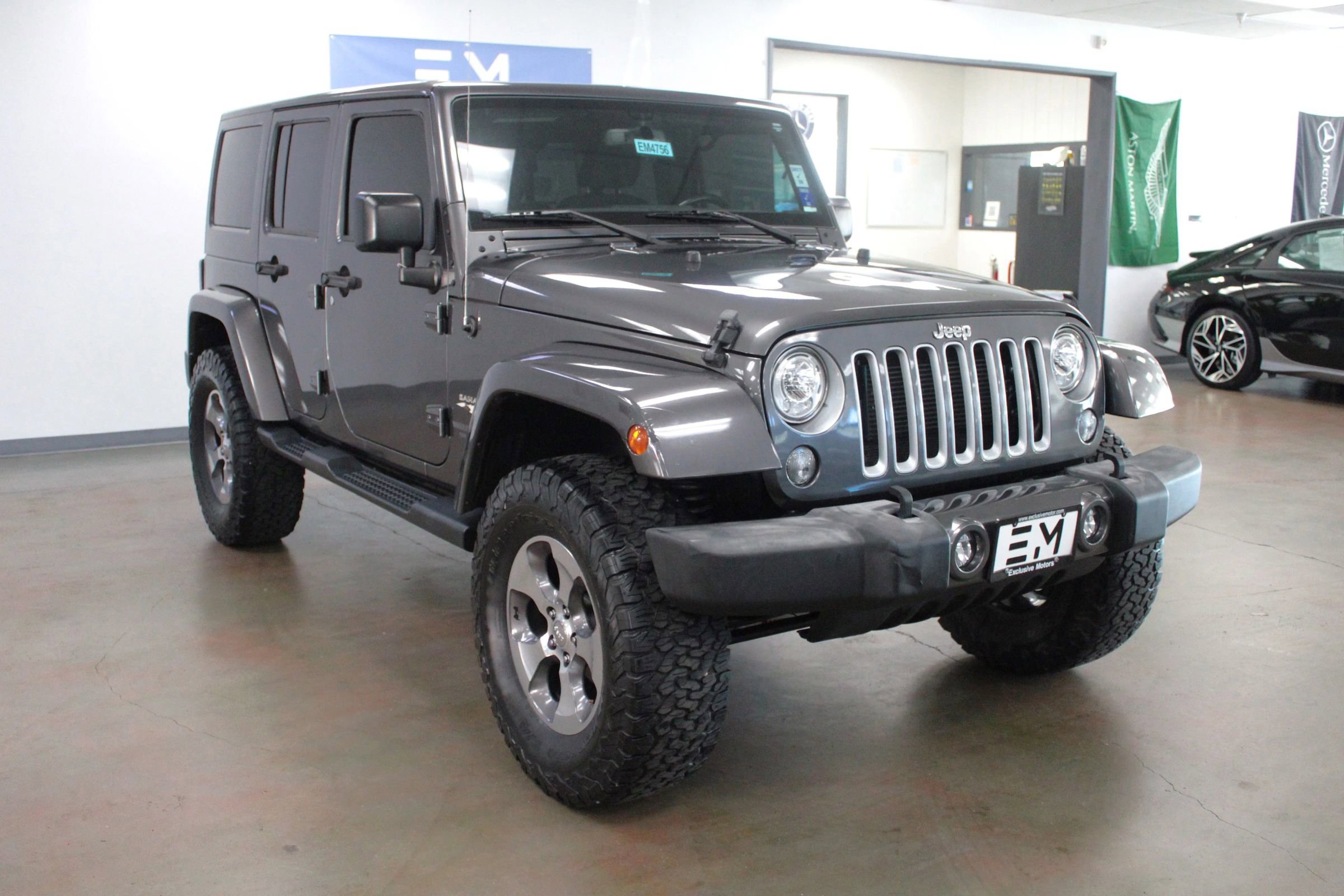 Used 2017 Jeep Wrangler Unlimited Sahara image 2