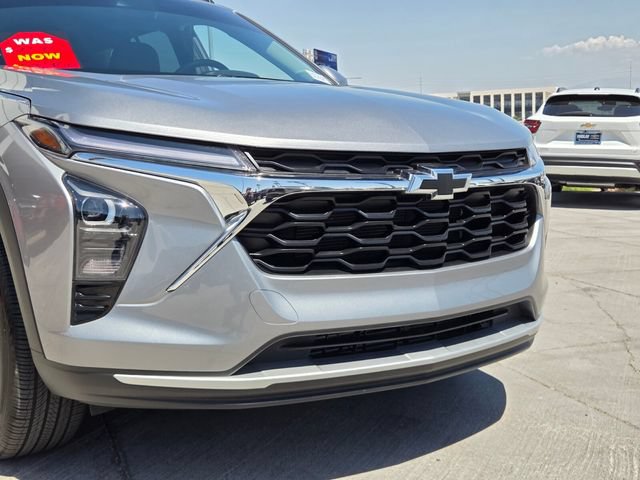 Certified 2025 Chevrolet Trax LT w/ Driver Confidence Package FWD image 8