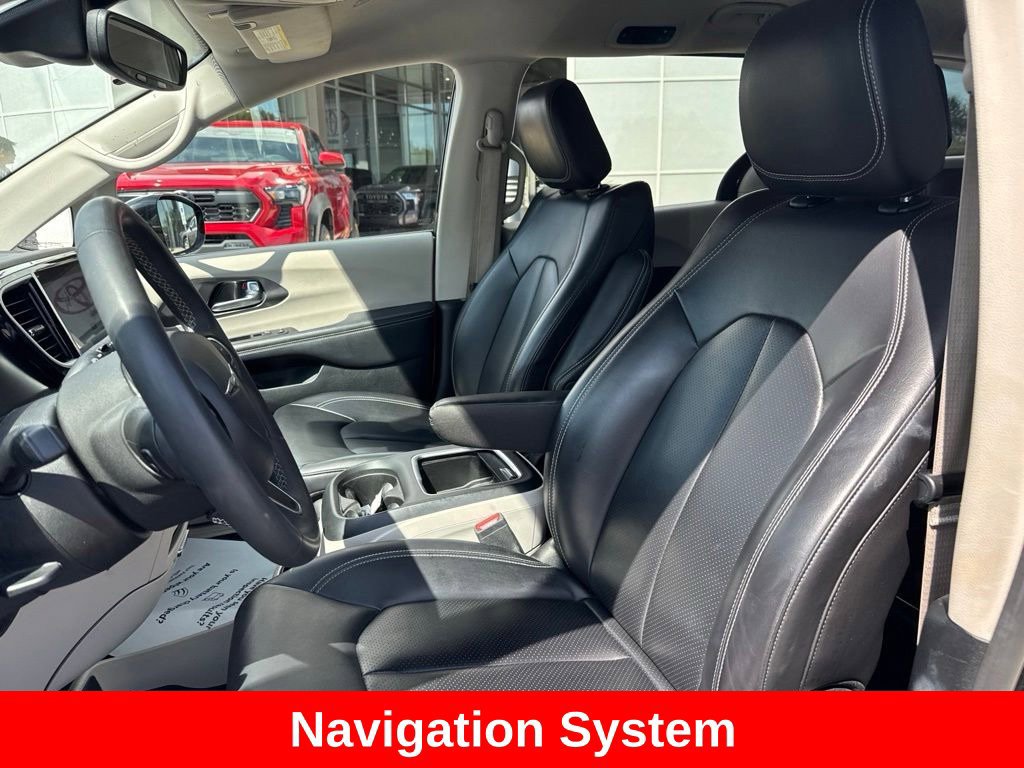 Used 2024 Chrysler Pacifica Limited FWD image 14