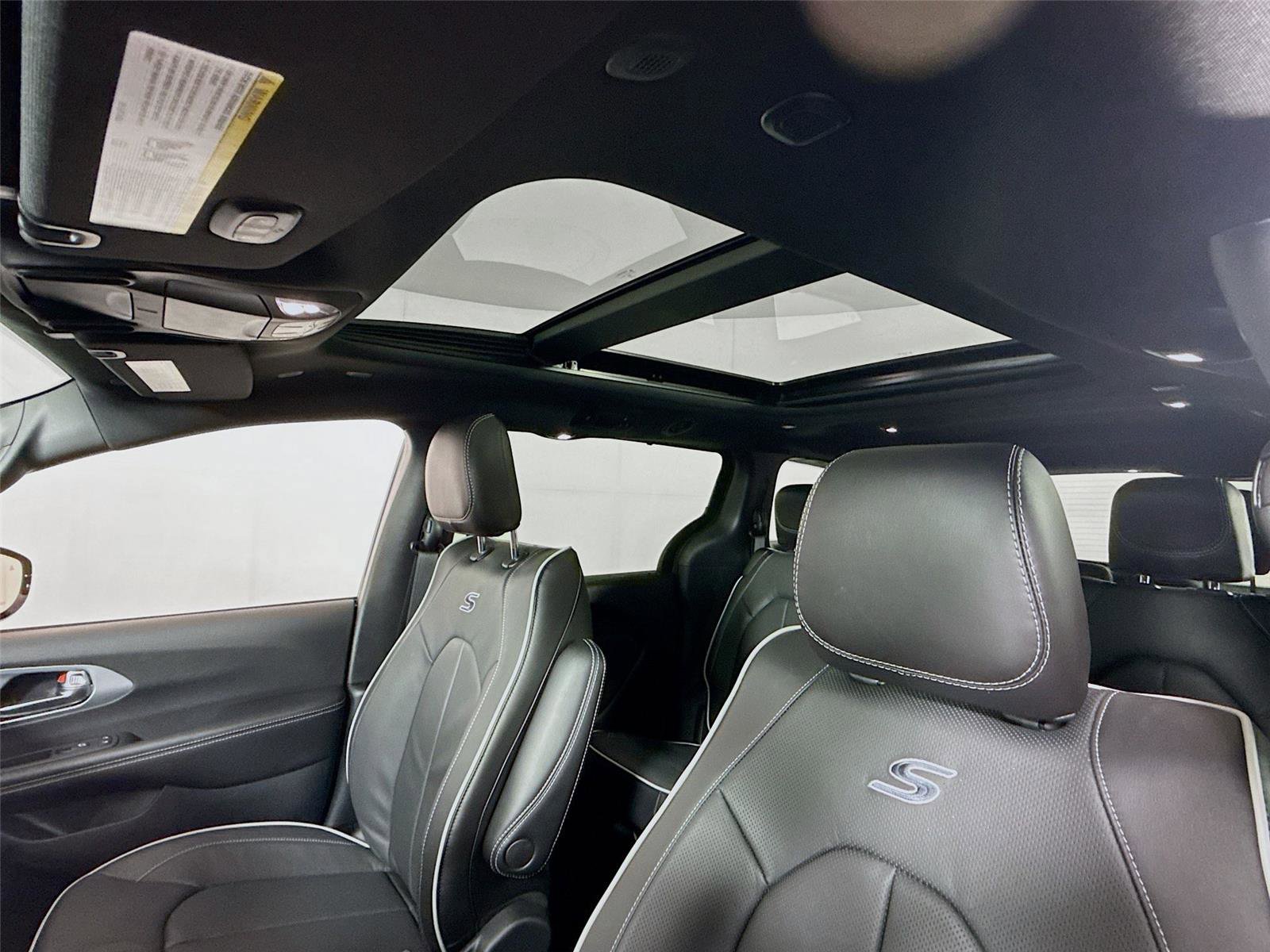 New 2026 Chrysler Pacifica Limited image 17