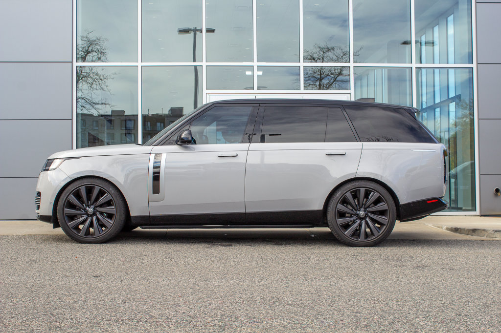 Used 2023 Land Rover Range Rover SV AWD/4WD image 7