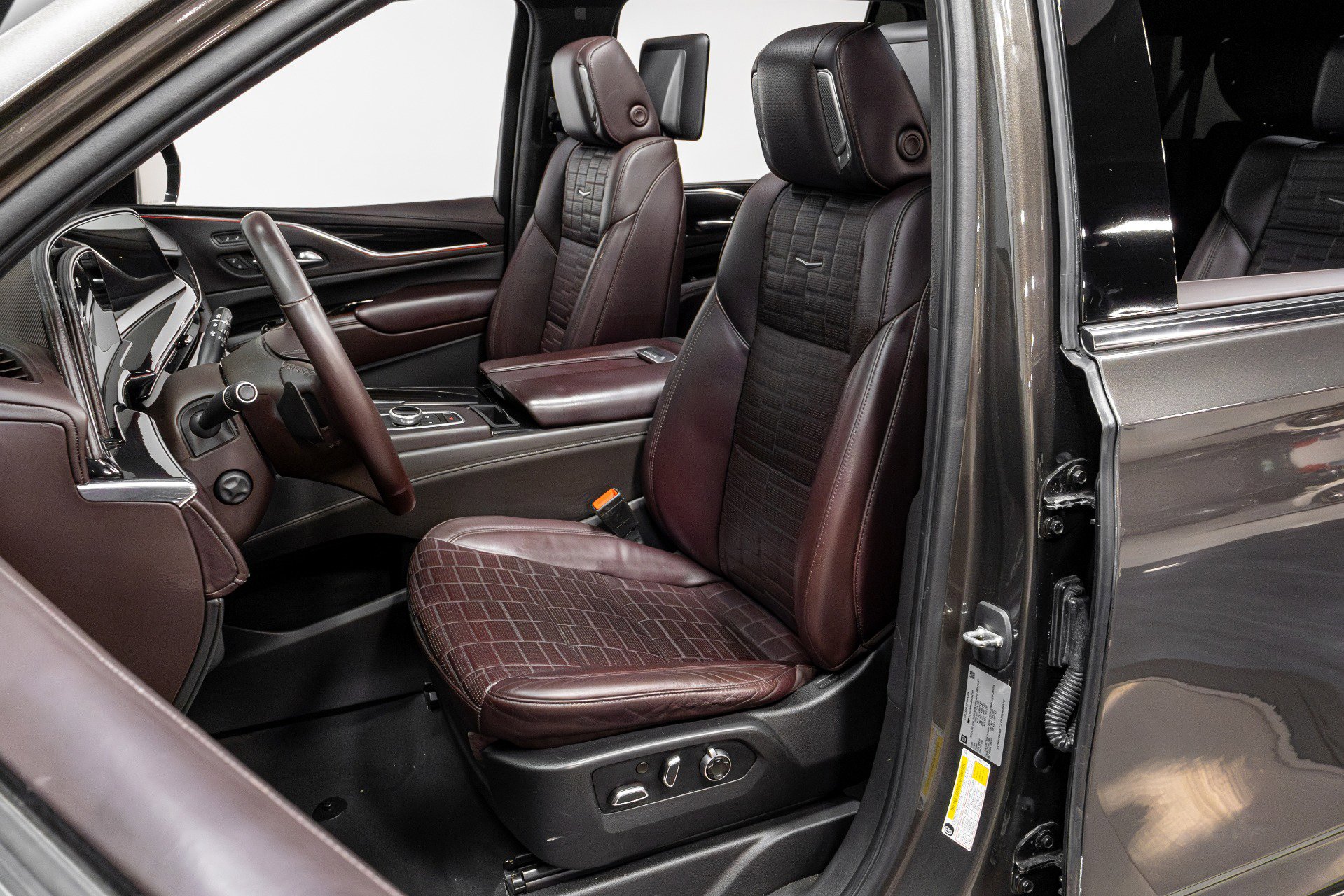 Used 2021 Cadillac Escalade ESV Premium Luxury Platinum w/ Heavy-Duty Trailer Package image 5