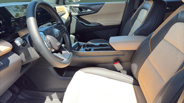 Used 2026 Chevrolet Equinox ACTIV w/ Convenience Package III FWD image 22