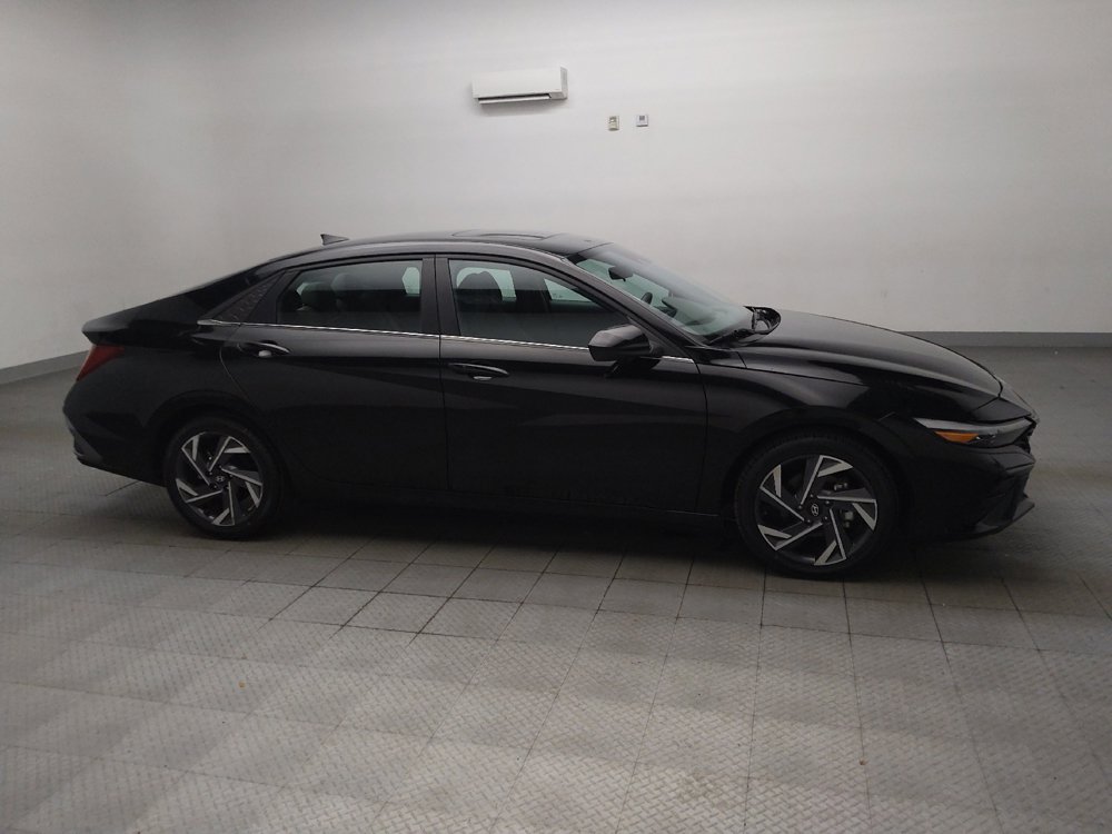 Used 2025 Hyundai Elantra SEL FWD image 11