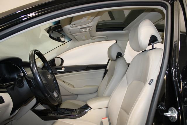 Used 2016 Kia Cadenza Premium image 7