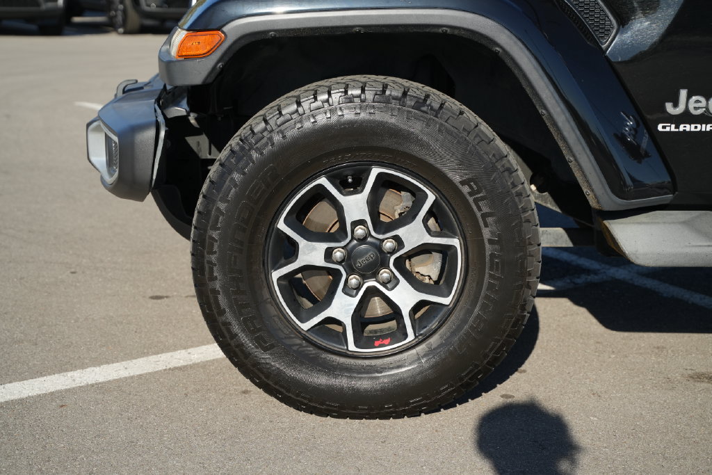 Used 2020 Jeep Gladiator Overland AWD/4WD image 11