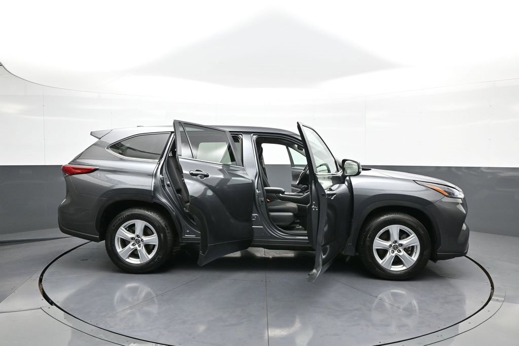 Certified 2023 Toyota Highlander L image 43