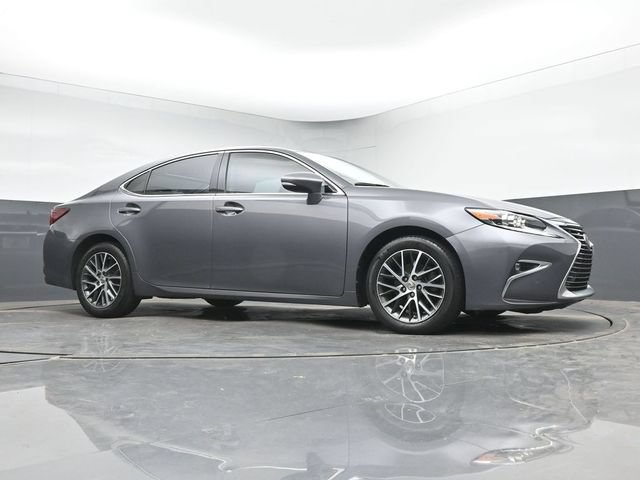 Used 2016 Lexus ES 350 w/ Luxury Package w/Wood Trim FWD image 35