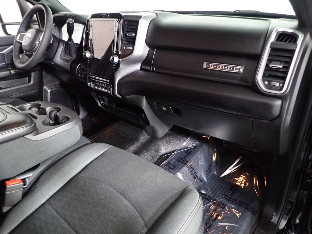Used 2025 RAM 5500 4x4 Crew Cab image 38