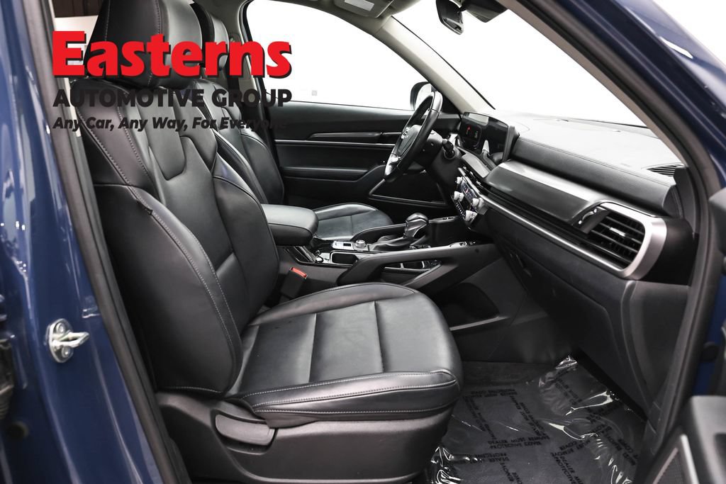 Used 2025 Kia Telluride S FWD image 24