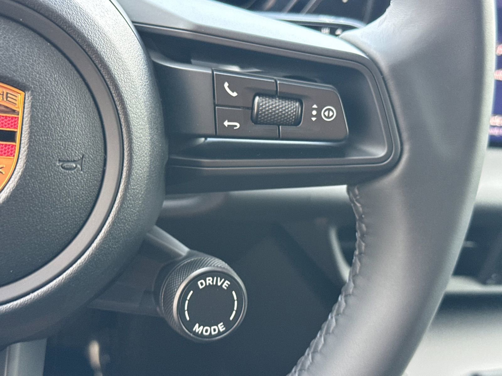 Certified 2026 Porsche Macan 4 Electric AWD/4WD image 30