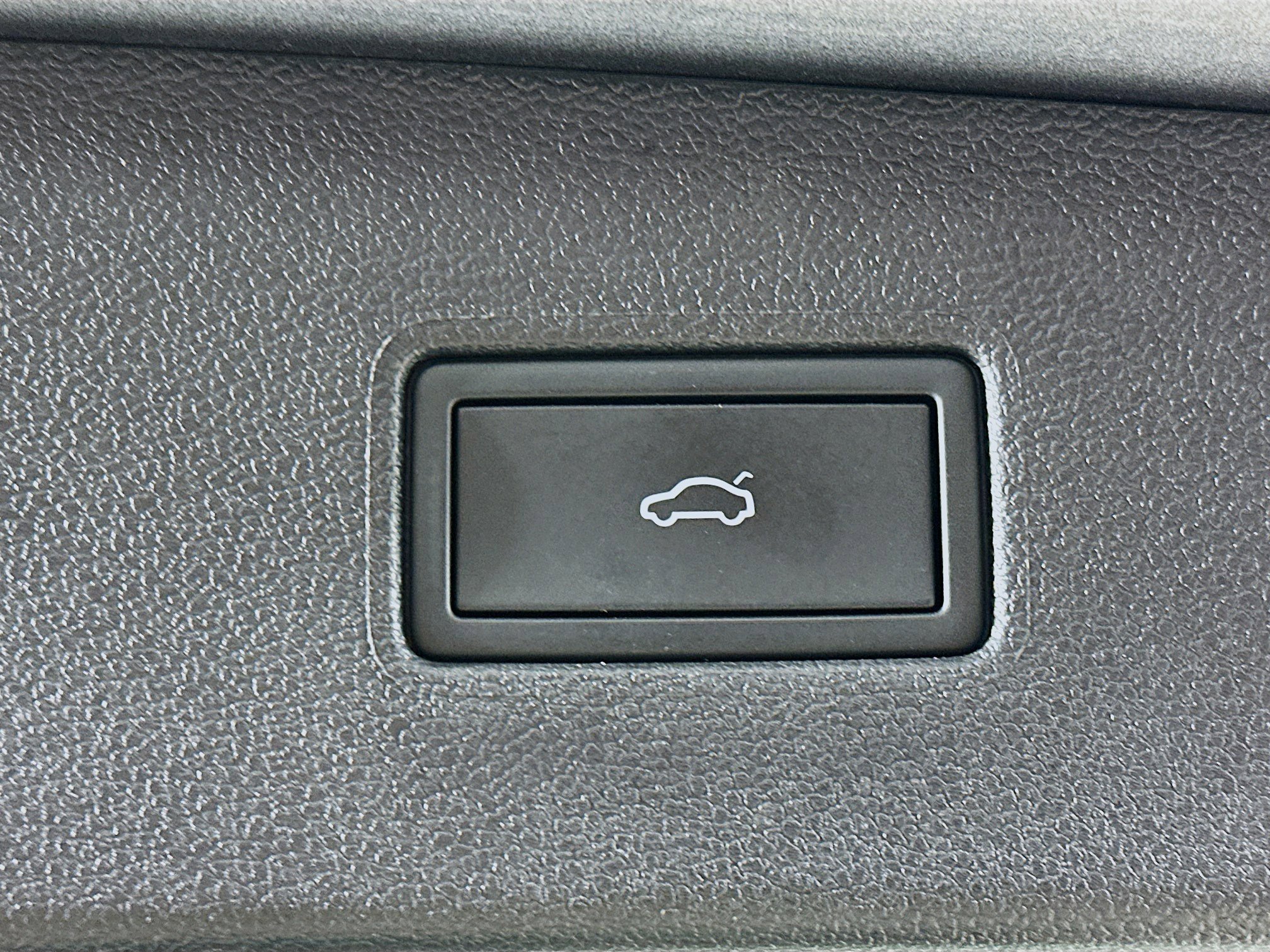 Used 2024 Volkswagen Tiguan SE image 30