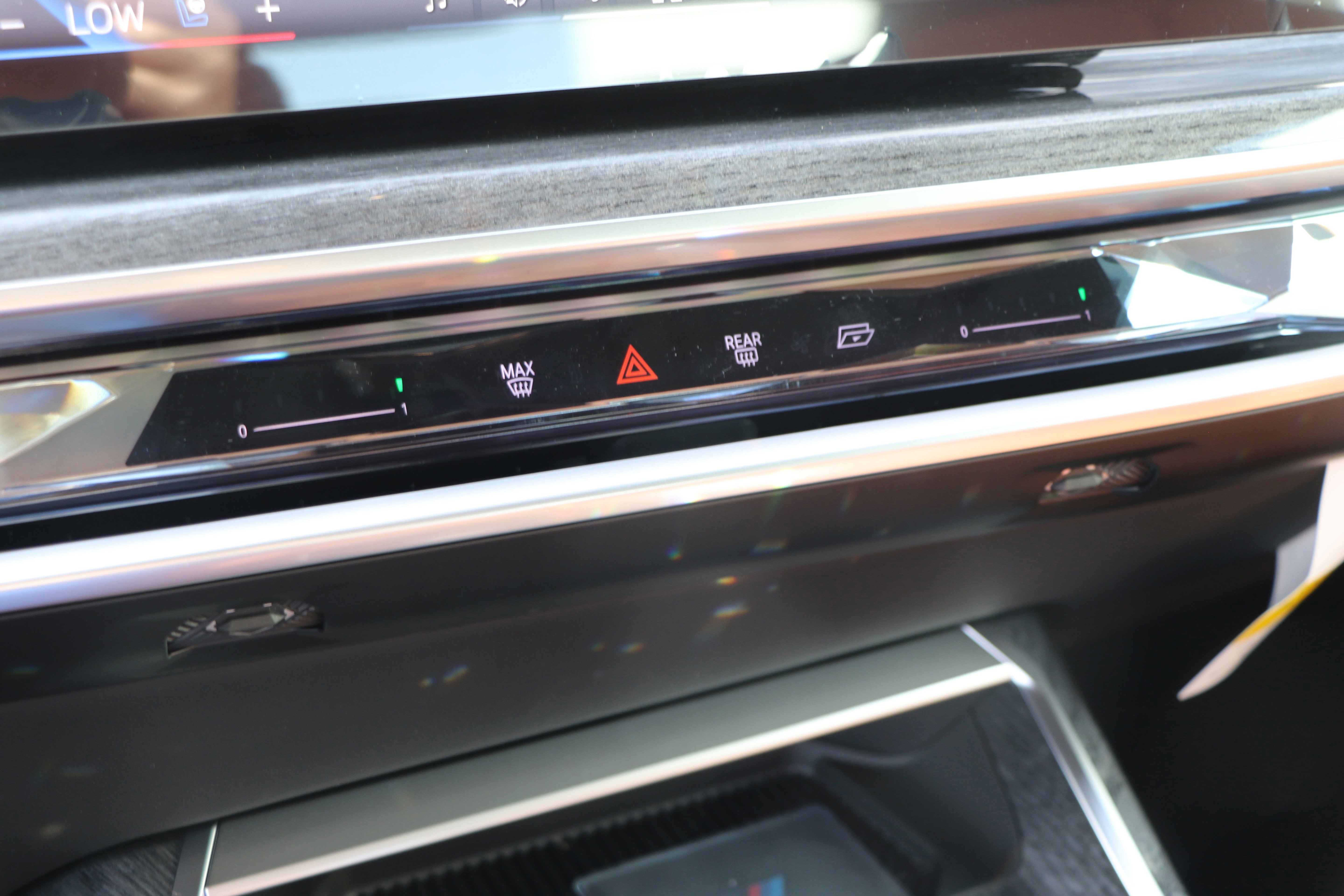 Certified 2025 BMW i7 M70 w/ Executive Package AWD/4WD image 23