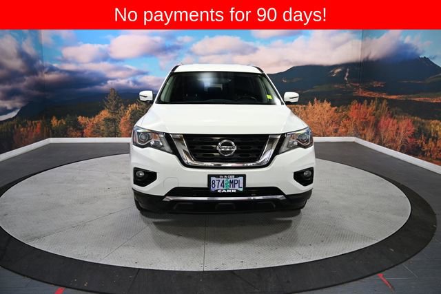 Used 2018 Nissan Pathfinder SV image 2