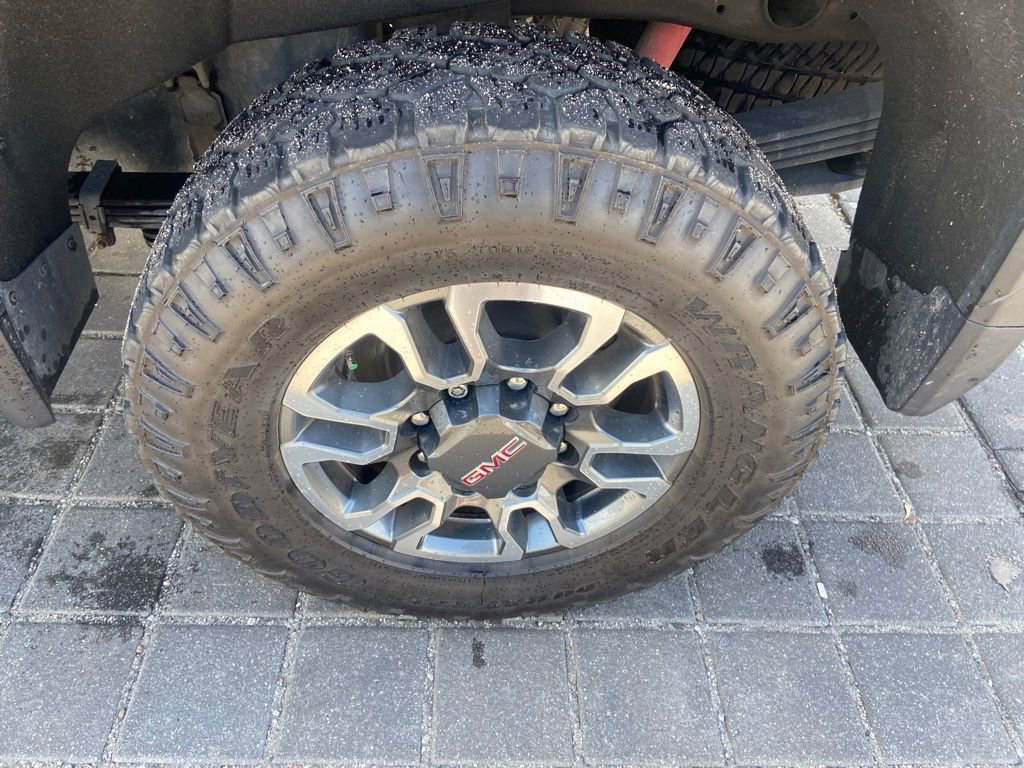 Used 2023 GMC Sierra 2500 AT4 image 10