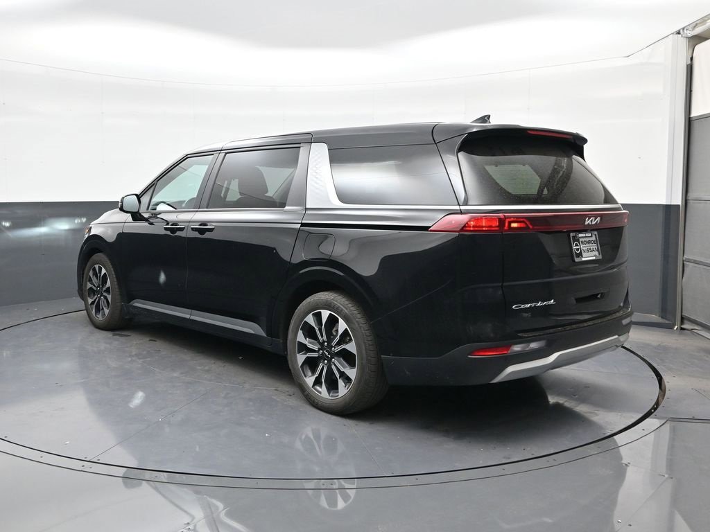 Used 2022 Kia Carnival EX image 5