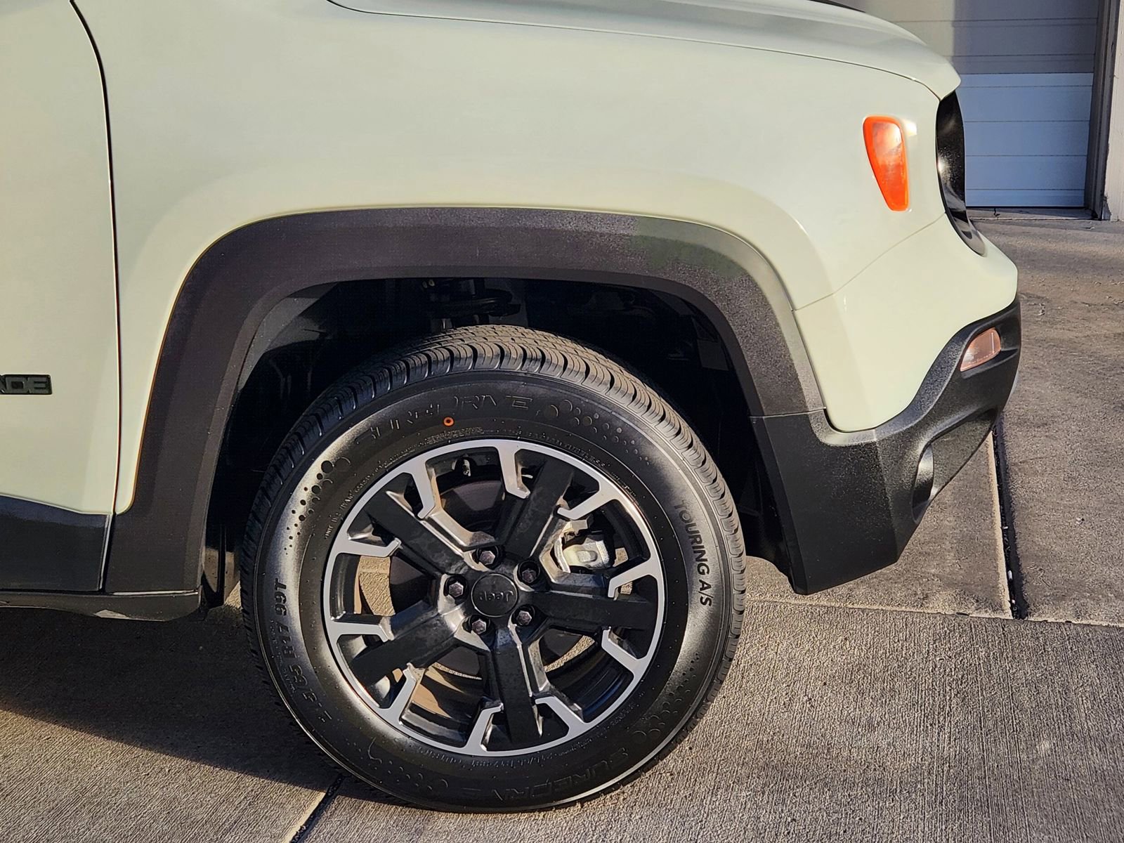Used 2023 Jeep Renegade Latitude image 10