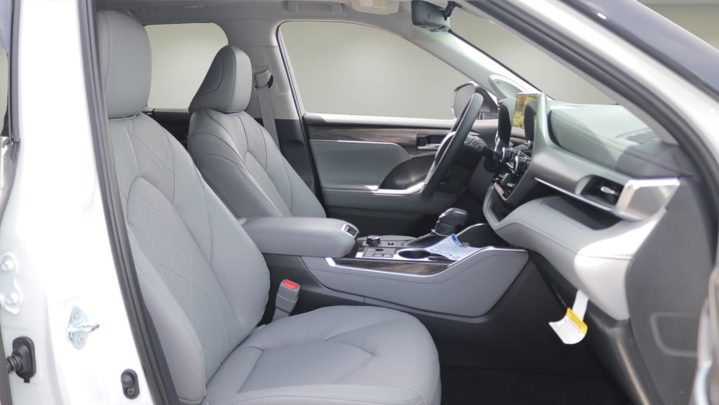 New 2026 Toyota Highlander Platinum AWD/4WD image 19