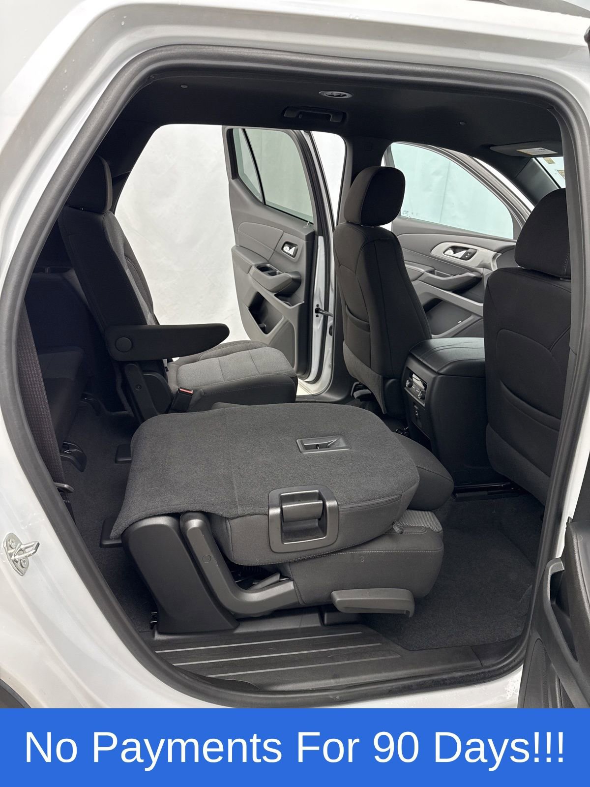 Used 2023 Chevrolet Traverse LT image 37