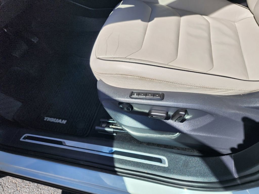 Used 2019 Volkswagen Tiguan SEL Premium image 14
