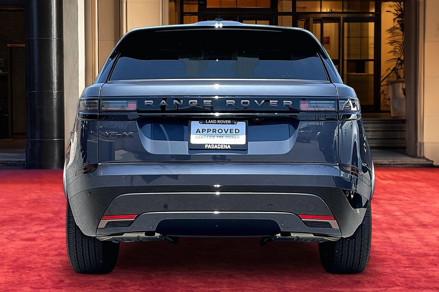 Certified 2025 Land Rover Range Rover Velar Dynamic SE AWD/4WD image 4