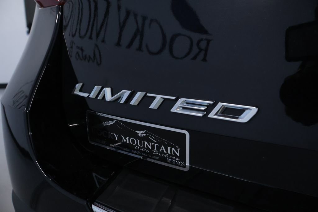 Used 2021 Ford Explorer Limited image 11