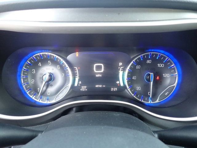 Used 2023 Chrysler Pacifica Touring-L image 29