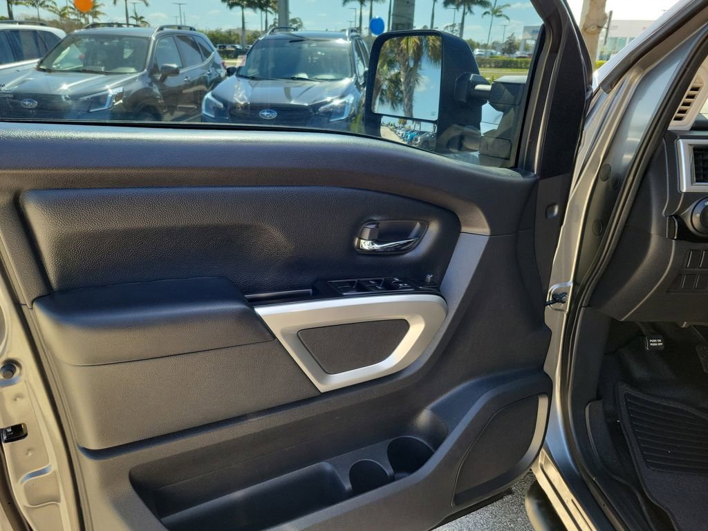 Used 2019 Nissan Titan SV image 23